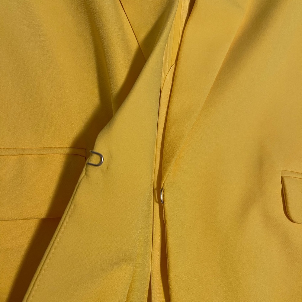 Blazer - Picture 4 of 4